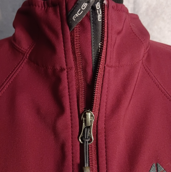 Nike ACG Maroon Softshell jacket - Picture 10 of 14